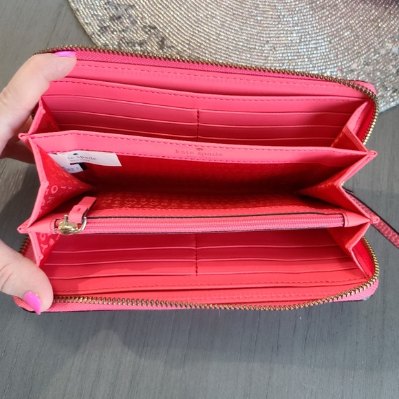 Kate Spade Tote and Wallet Set - Like New - Picture 10 of 16